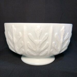 VINTAGE 1975 FTD WHITE MILK GLASS OAK LEAF OVAL LOW FOOTED BOWL COMPOTE PLANTER